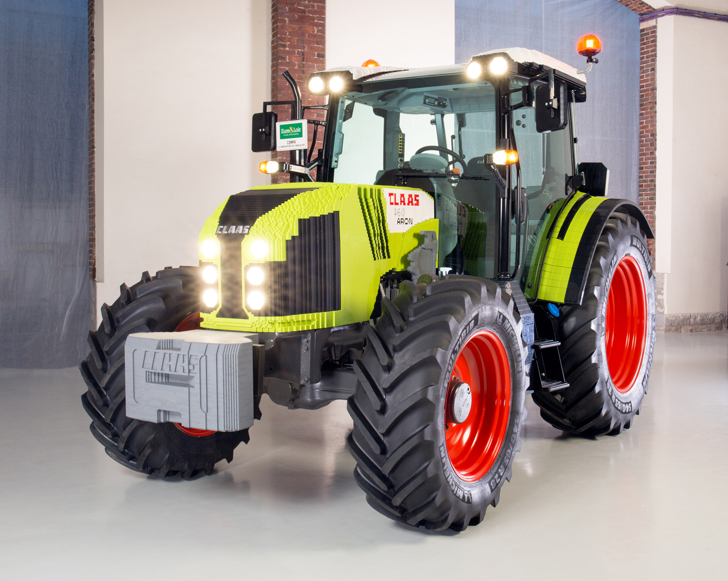 Lull kost Gym Lego Tractor made of 800,000 Bricks - CLAAS news | CLAAS
